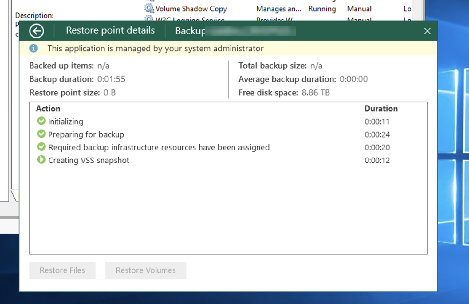 Restore point details com Initializing, Preparing for backup e Required backup infrastructure resources have been assigned concluídos em verde, e Creating VSS snapshot em andamento